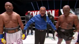 Exibição de Tyson tem ataque e busca por nocaute, mas ele fica com empate simbólico com Roy Jones