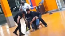 Imagem ilustrativa da notícia Defesa
de segurança do Carrefour nega intenção motivação racista
