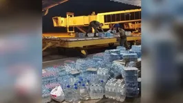 Milhares de garrafas de água doadas por paraenses em solidariedade aos amapaenses 