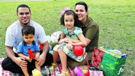 Jéssica Amorim e família curtiram a tranquilidade da Praça da República. Praça Batista Campos e Porto Futuro também foram opções para quem procurou curtir a manhã ensolarada do feriado 