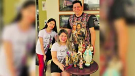 A família Santos tem cerca de dez imagens de santos diferentes em casa e a relação com cada um deles é pontuada por histórias de graças alcançadas.