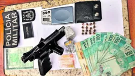 Além da pistola, os policiais militares encontraram no veículo 16 munições, maconha, crack e uma balança de precisão, mais um celular e gramas de ouro 