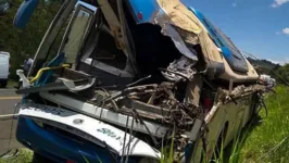 Imagem ilustrativa da notícia Seis vítimas do acidente entre ônibus e caminhão permanecem internadas