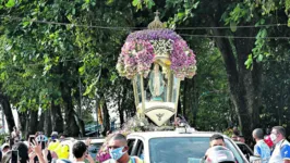 A imagem de Nossa Senhora percorreu as ruas do distrito em carreata aberta

