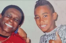 Imagem ilustrativa da notícia Após assassinato do neto, Neguinho da Beija-Flor deixa o Brasil
