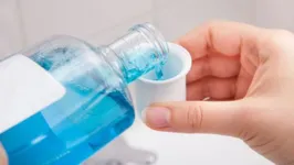 Produto é capaz de matar os vírus que estão na boca e, assim, reduzindo a propagação por meio de gotículas de saliva