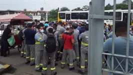 Via foi ocupada pelos manifestantes após concentração na frente da empresa