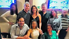 Na foto, Gilberto Martins, a esposa, acusada de receber por 6 meses da Prefeitura sem trabalhar, e Sérgio Amorim, ex-Sesma, em evento familiar. Chefe do MPE é acusado de peculato, enquanto Sérgio Amorim, seu cunhado, investigado por corrupção pela compra de respiradores que teriam sido superfaturados em compra até agora repleta de irregularidade