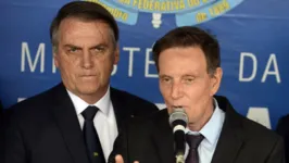 Imagem ilustrativa da notícia Crivella lamenta campanha dura e chama Bolsonaro de 'herói'