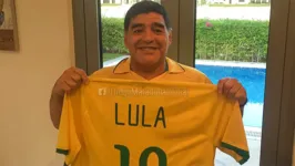 Imagem ilustrativa da notícia Admirador
de Fidel e Che, Maradona morreu convicto com a esquerda