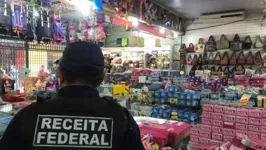 Os alvos foram lojas e mercadorias no centro comercial