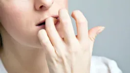 Dicas podem ajudar a parar com o hábito de roer as unhas.