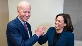 Joe Biden e a senadora Kamala Harris
