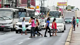 Em apenas uma manhã, o DIÁRIO flagrou várias irregularidades na via expressa do BRT

