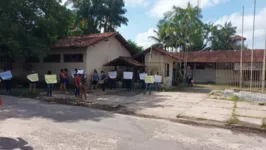 Mulheres protestaram contra candidato acusado de violência