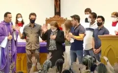 Imagem ilustrativa da notícia Zezé e Felipe Araújo cantam durante missa em homenagem a seu Francisco