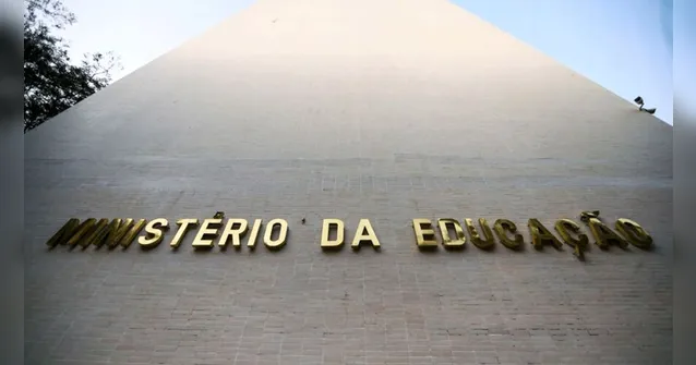 Imagem ilustrativa da notícia MEC determina volta às aulas presenciais a partir de janeiro