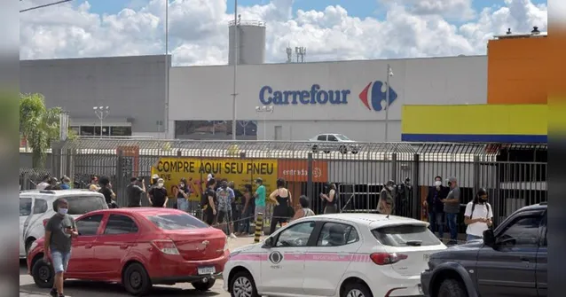 Imagem ilustrativa da notícia Ações do Carrefour sobem um dia após morte de homem por seguranças