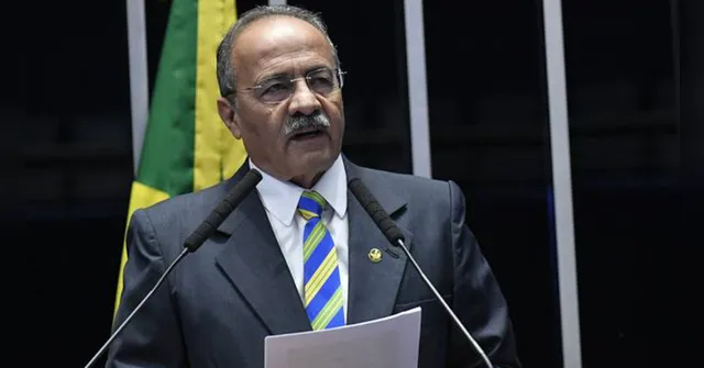 Imagem ilustrativa da notícia Barroso
afasta senador flagrado com dinheiro entre as nádegas