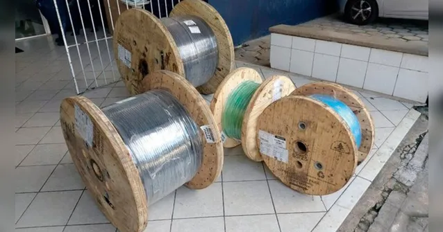 Imagem ilustrativa da notícia Baenão recebe materiais para iluminar estádio em jogos noturnos 
