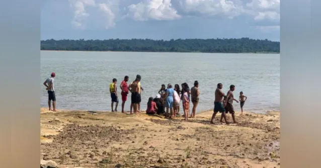 Imagem ilustrativa da notícia Ex-bombeiro salva adolescente de afogamento em balneário no Pará