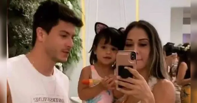 Imagem ilustrativa da notícia Mayra Cardi e Arthur Aguiar aparecem juntos de novo em casa
