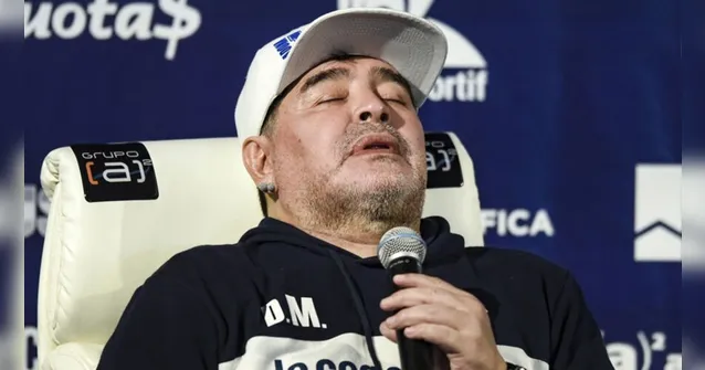 Imagem ilustrativa da notícia Maradona é internado às pressas em clínica na Argentina