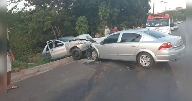 Imagem ilustrativa da notícia Homem cheira cocaína na frente de policiais após causar acidente grave na BR