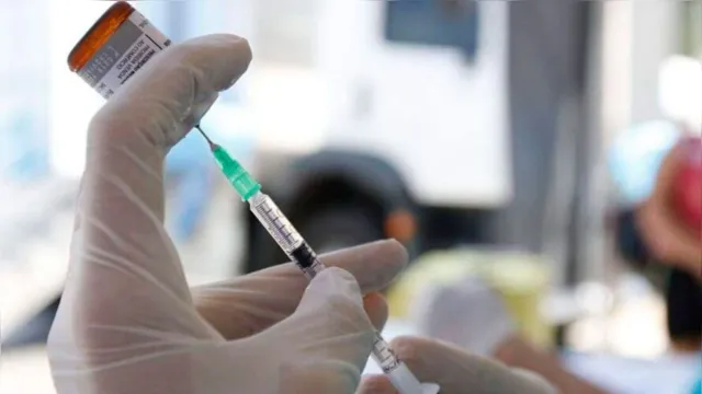 Imagem ilustrativa da notícia Oxford vai entregar vacinas prontas da Covid-19 ao Brasil em janeiro