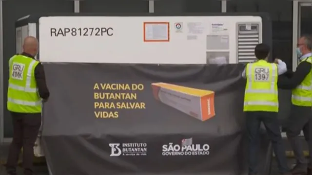 Imagem ilustrativa da notícia Primeiras doses da vacina CoronaVac chegam ao Brasil