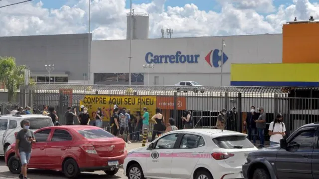 Imagem ilustrativa da notícia Ações do Carrefour sobem um dia após morte de homem por seguranças