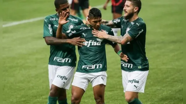 Imagem ilustrativa da notícia Rony faz dois gols contra ex-clube e ganha moral no Palmeiras