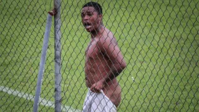 Imagem ilustrativa da notícia Atacante ex-Remo fica peladão após marcar gol do acesso. Veja o vídeo!