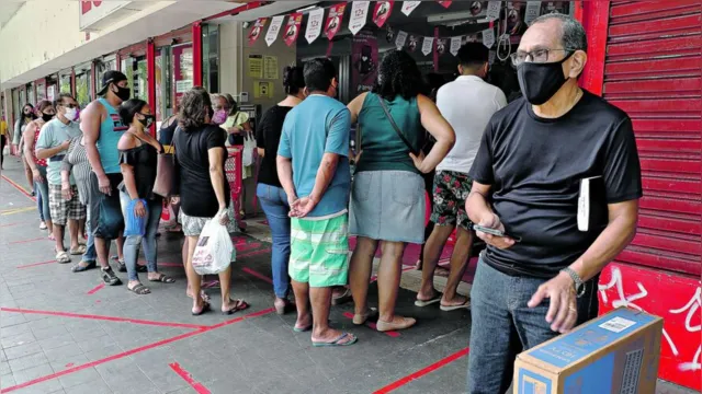 Imagem ilustrativa da notícia Black Friday: Consumidor sai em busca de descontos