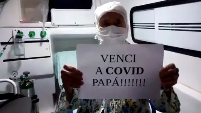 Imagem ilustrativa da notícia Mãe do humorista Jotinha recebe alta de hospital: 'Venci a Covid, papá'