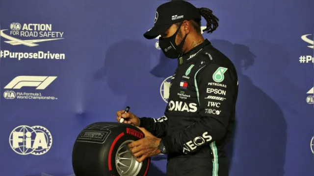 Imagem ilustrativa da notícia Hamilton larga em 1º no Bahrein e garante 98ª pole position