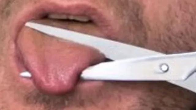 Imagem ilustrativa da notícia Criminosos filmam homem ser obrigado a comer a própria língua e ter os dedos arrancados
