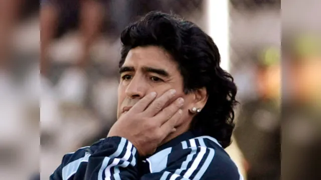 Imagem ilustrativa da notícia Maradona "está confuso" e deve permanecer internado