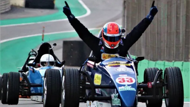 Imagem ilustrativa da notícia Piloto paraense conquista título no automobilismo