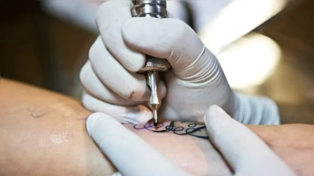 Imagem ilustrativa da notícia Tatuador é preso acusado de esfregar órgão sexual no braço de jovem