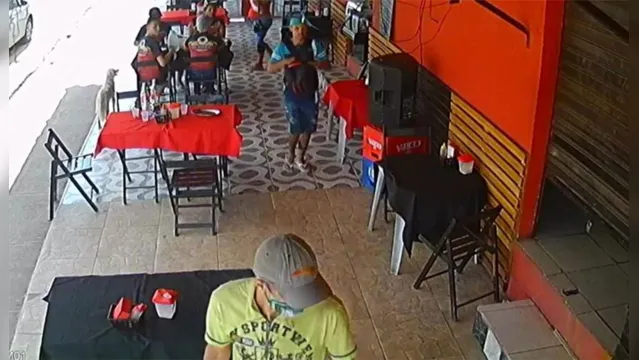 Imagem ilustrativa da notícia Vídeo: bandidos assaltam funcionários de bar em Belém que estavam no intervalo