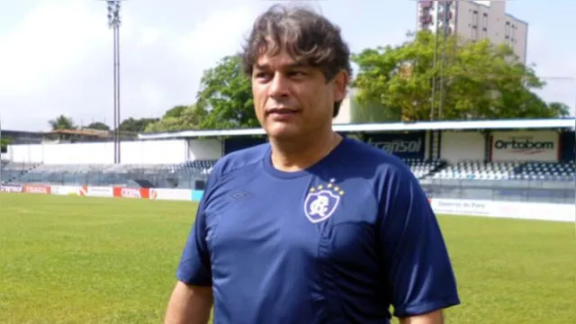 Imagem ilustrativa da notícia Ex-treinador azulino está internado com covid-19