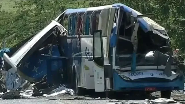 Imagem ilustrativa da notícia Sobe para 41 o número de mortos em colisão entre ônibus e caminhão