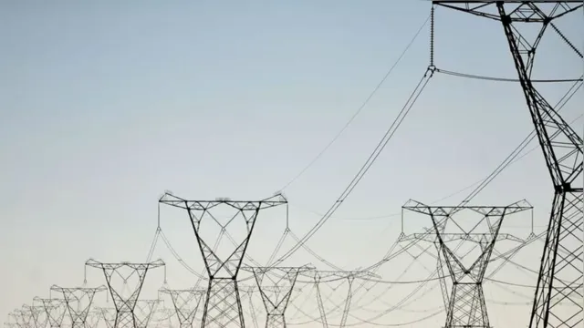 Imagem ilustrativa da notícia Estado ajuíza ação contra ANEEL por aumento na tarifa da energia elétrica