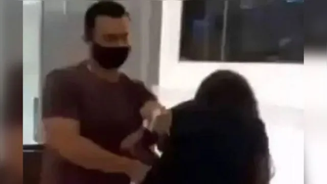 Imagem ilustrativa da notícia Vídeo: cantora gospel é agredida por marido em shopping