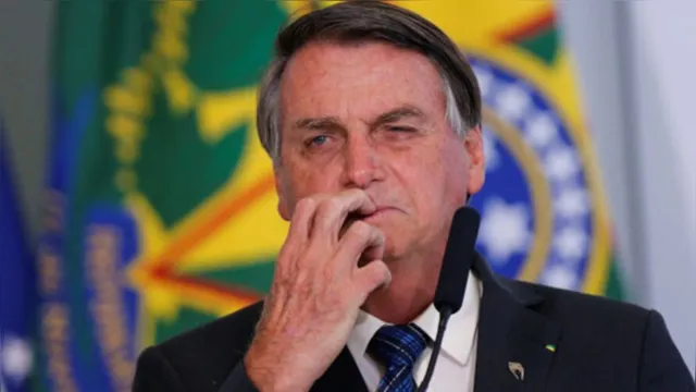 Imagem ilustrativa da notícia Advogados ensinam a processar Bolsonaro e cobrar auxílio de mil dólares 