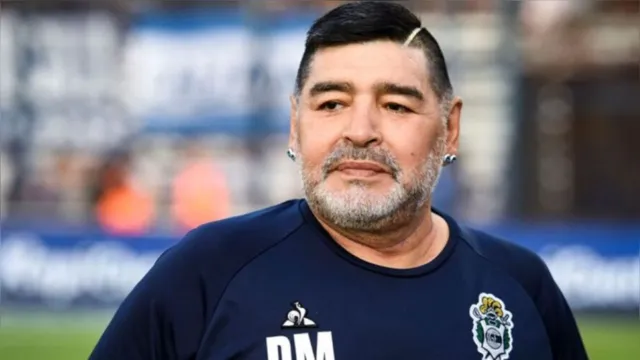 Imagem ilustrativa da notícia Coração de Maradona pesava meio quilo e estava dilatado, diz legista