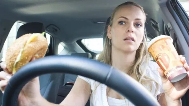 Imagem ilustrativa da notícia Veja cinco hábitos errados ao volante que dão multa e você ignora
