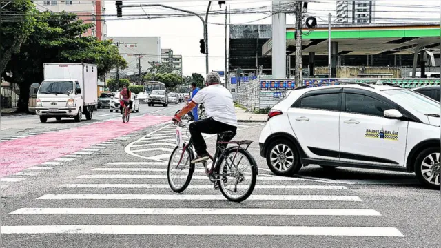 Imagem ilustrativa da notícia Faixa confunde pedestres em área de trânsito intenso