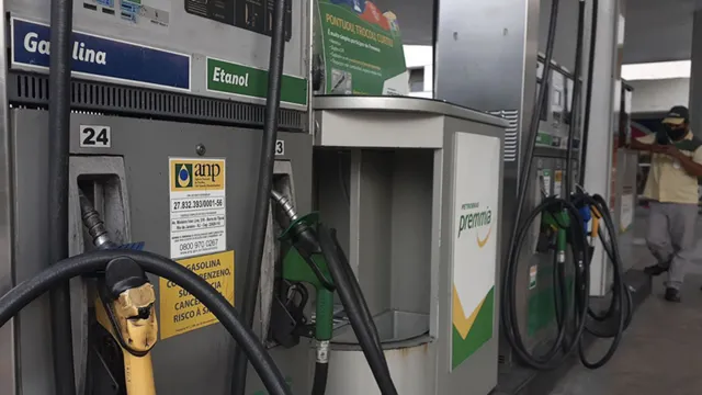 Imagem ilustrativa da notícia Petrobras
reduz preços de gasolina e diesel a partir desta terça (27)